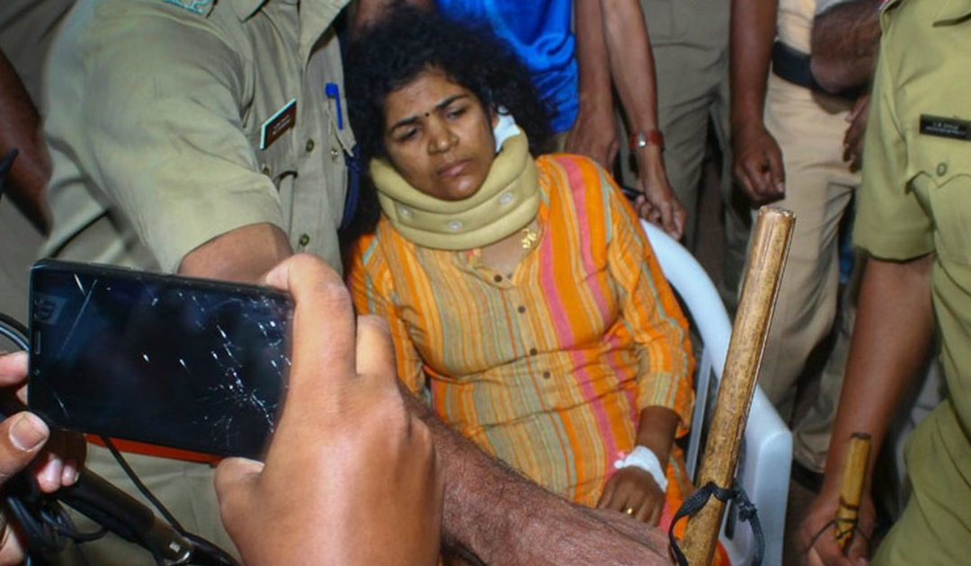 Mulher que entrou em templo hindu interdito agredida e abandonada pela família
