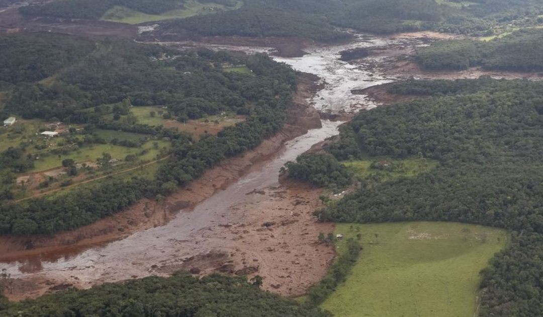 Papa entregou cruz peitoral às famílias vítimas da barragem de Brumadinho, no Brasil