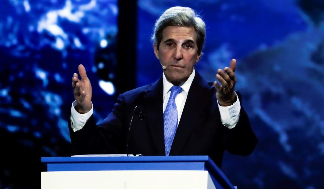 John Kerry quer políticos a acelerar combate à emergência climática