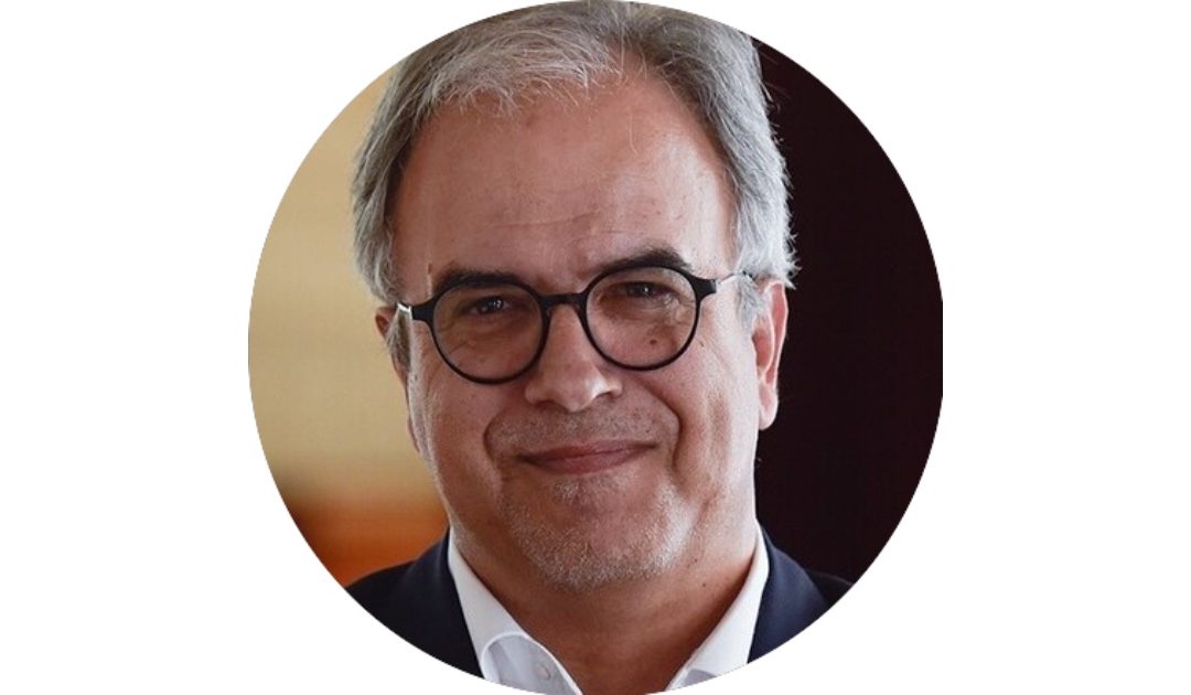 Os dois papas. E o povo, pá?