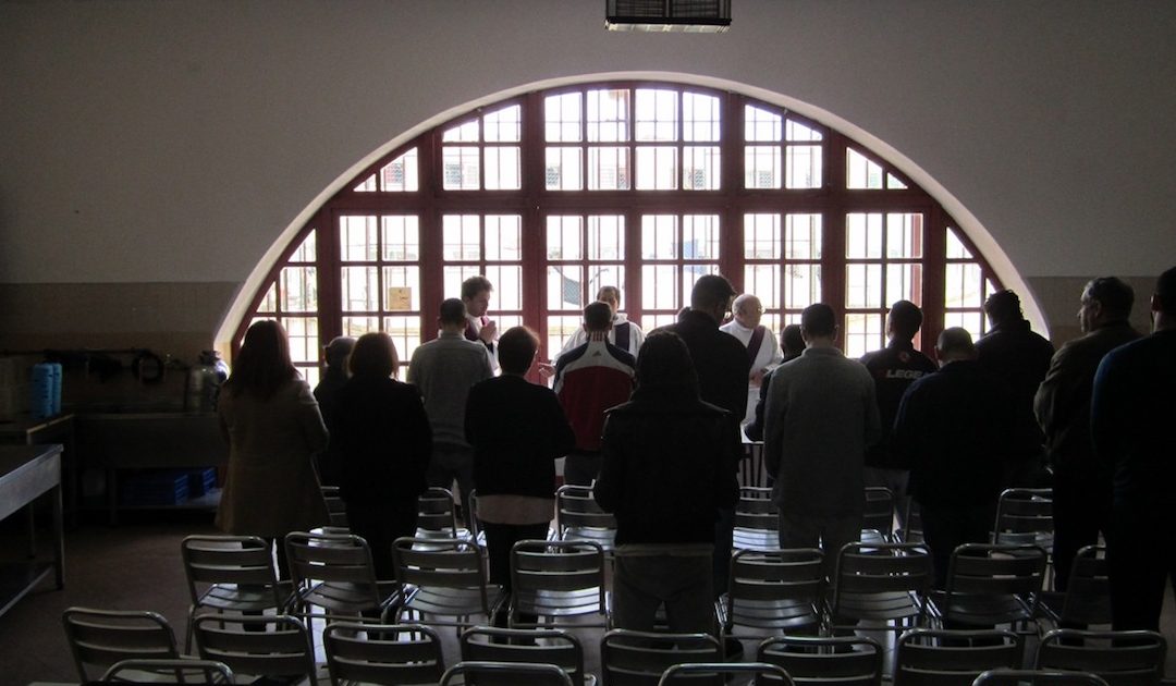 Reclusos portugueses sem visitas, assistência religiosa ou celebração de Natal – e há quem proteste fora das cadeias