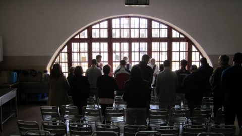 Eucaristia católica no Estabelecimento Prisional de Lisboa, dia 6 de Março de 2020.
