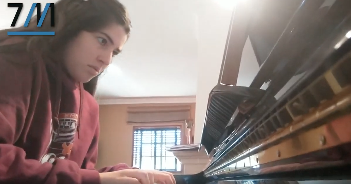 Mariana Matias a tocar “Modinha" (suite Mirim), de Guarnieri