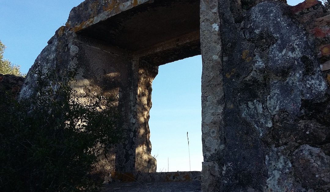 Diários de quarentena (34): O infinito na palma da mão, numa ruína em Sintra