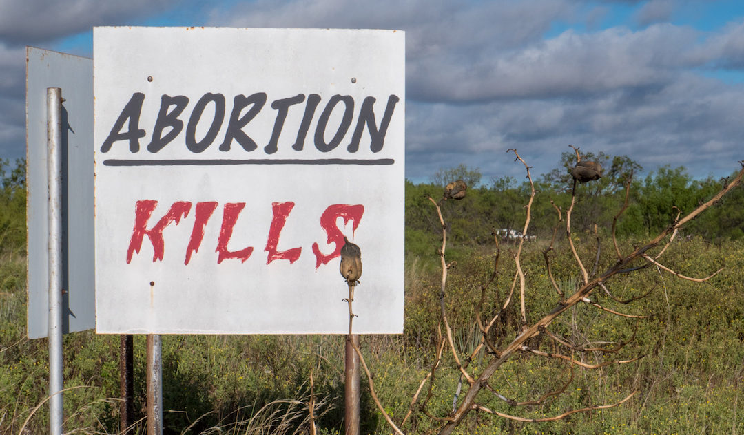 Protestos no Reino Unido contra legalização de abortos químicos em casa durante o período de pandemia