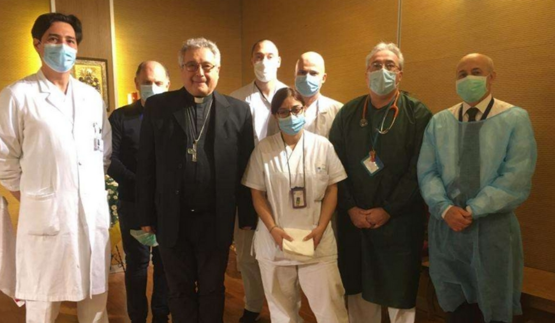 Itália: bispo autoriza equipa de médicos a dar a comunhão a pacientes de covid-19