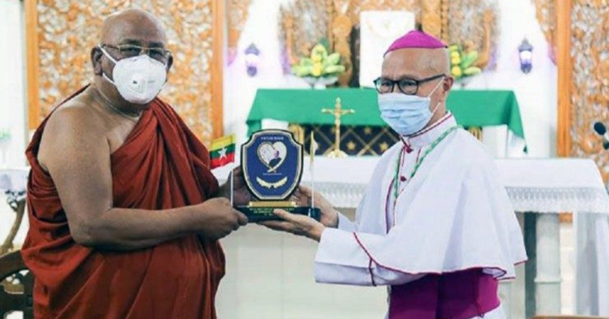 Monge budista Ashin Nyanisara, de Myanmar, com arcebispo de Mandalay, Marco Tin Win (c) Vatican News Monge budista Ashin Nyanisara, de Myanmar, com arcebispo de Mandalay, Marco Tin Win (c) Vatican News