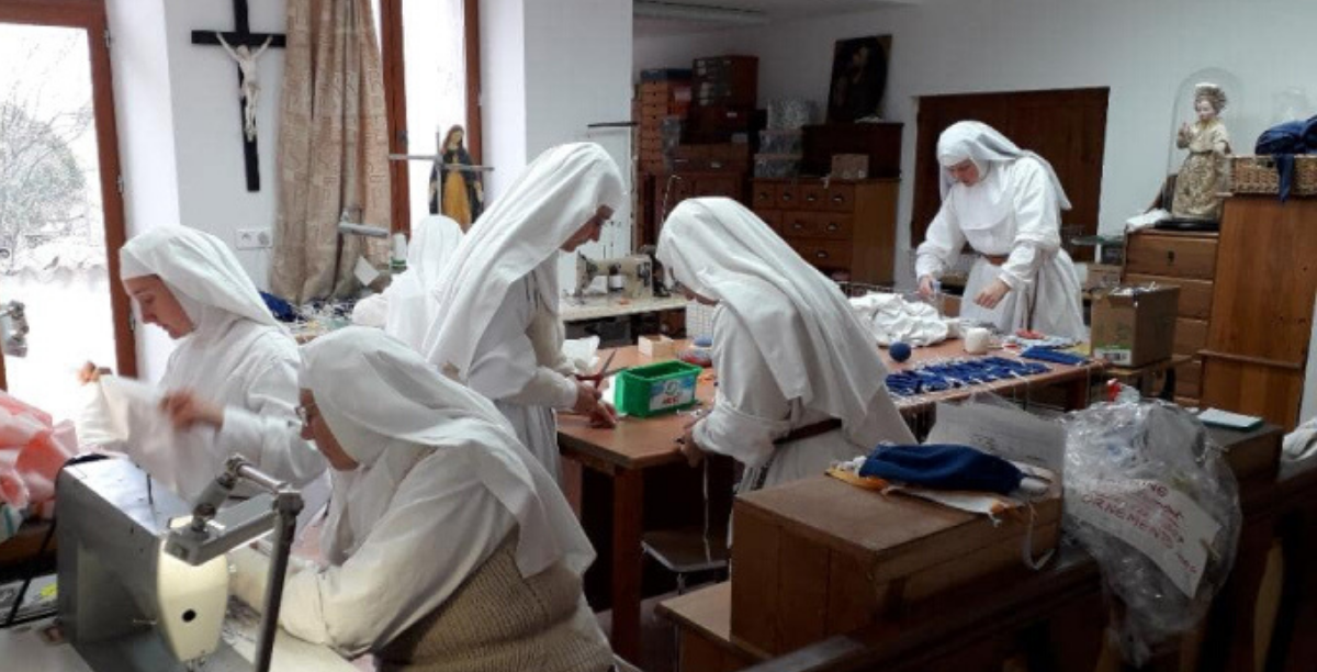 religiosas fazem mascaras cirurgicas covid-19
