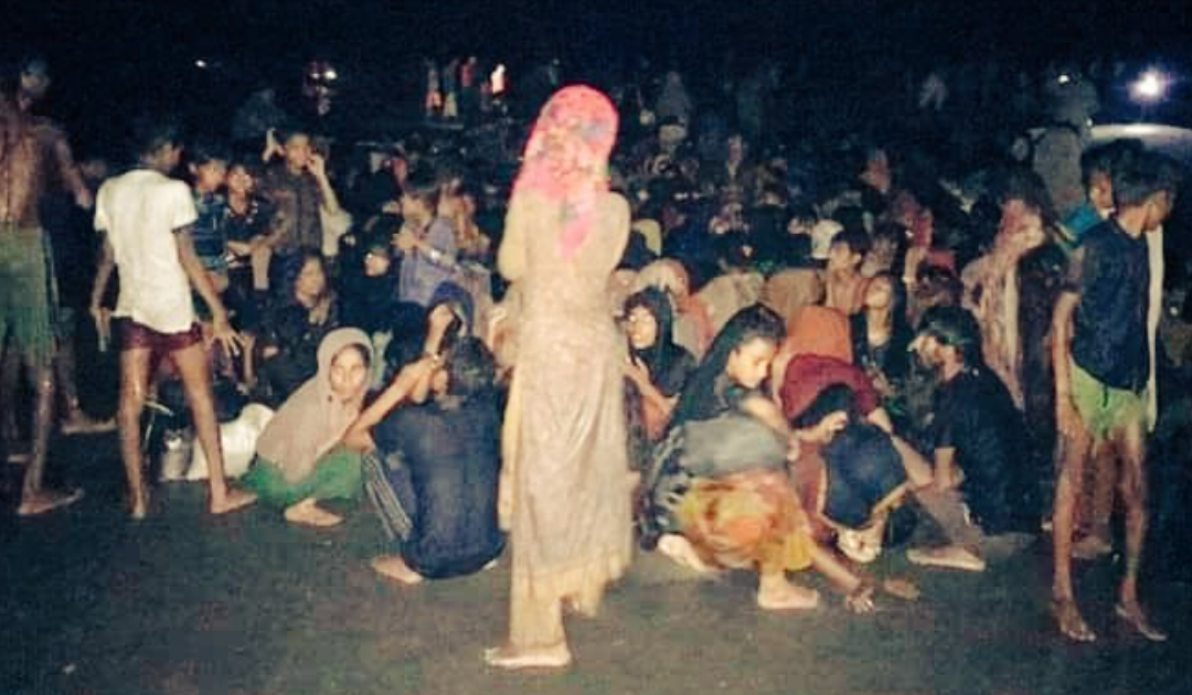 Quase 400 refugiados rohingya resgatados na costa do Bangladesh, 32 já sem vida