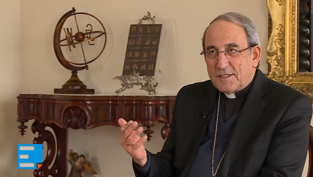 “Ao padre que sabe muito e fala bem ainda lhe falta o coração e a humanidade”