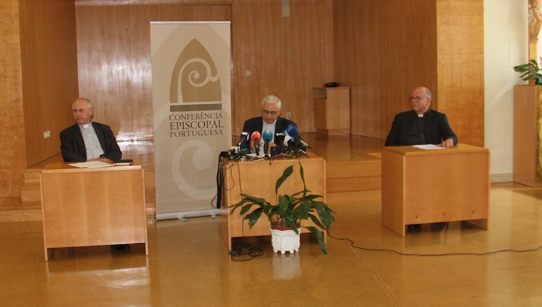 Declarações do Papa sobre homossexuais “não afetam a doutrina da Igreja”, dizem bispos portugueses