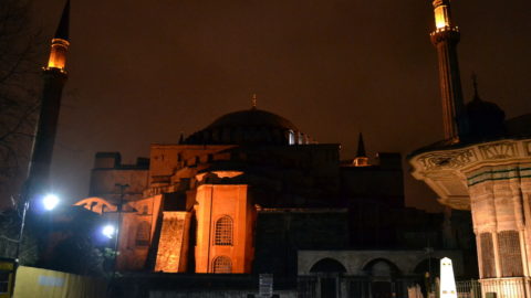 Dor, perda, insulto, violação: as reações à transformação de Santa Sofia em mesquita Hagya Sophia. Istambul