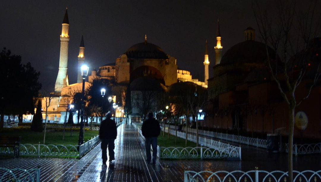 Erdogan convidou o Papa, mas a primeira oração muçulmana em Hagia Sofia arrisca-se a ser uma arma política