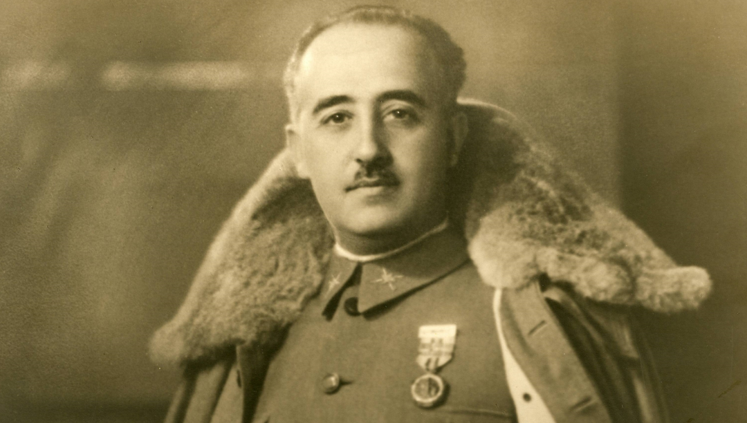 Vaticano nega ter interferido na exumação de Franco