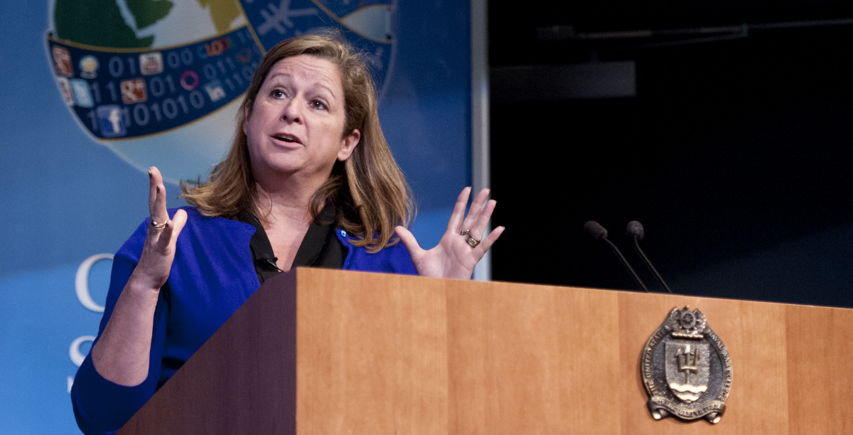 abigail disney, Foto US Navy_Eric Dietrich abigail disney, Foto US Navy_Eric Dietrich