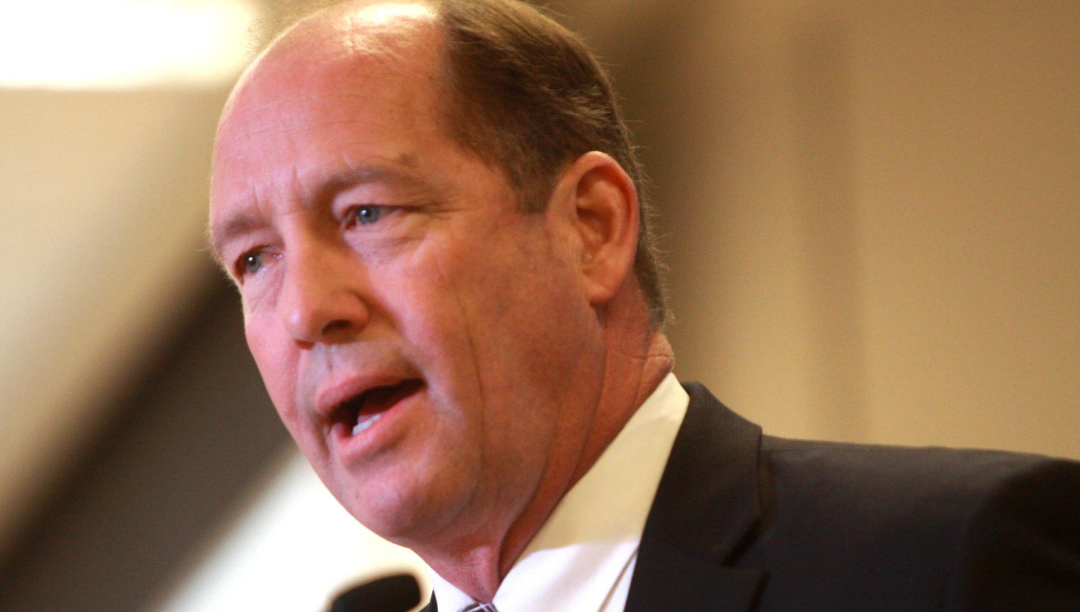 Congressista Ted Yoho demite-se da direção de instituição cristã, por causa dos insultos a Ocasio-Cortez