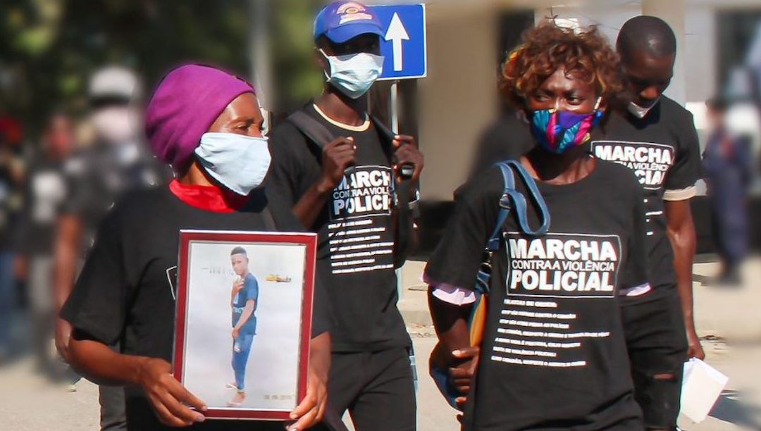 Polícia angolana acusada de matar jovens por causa do estado de emergência