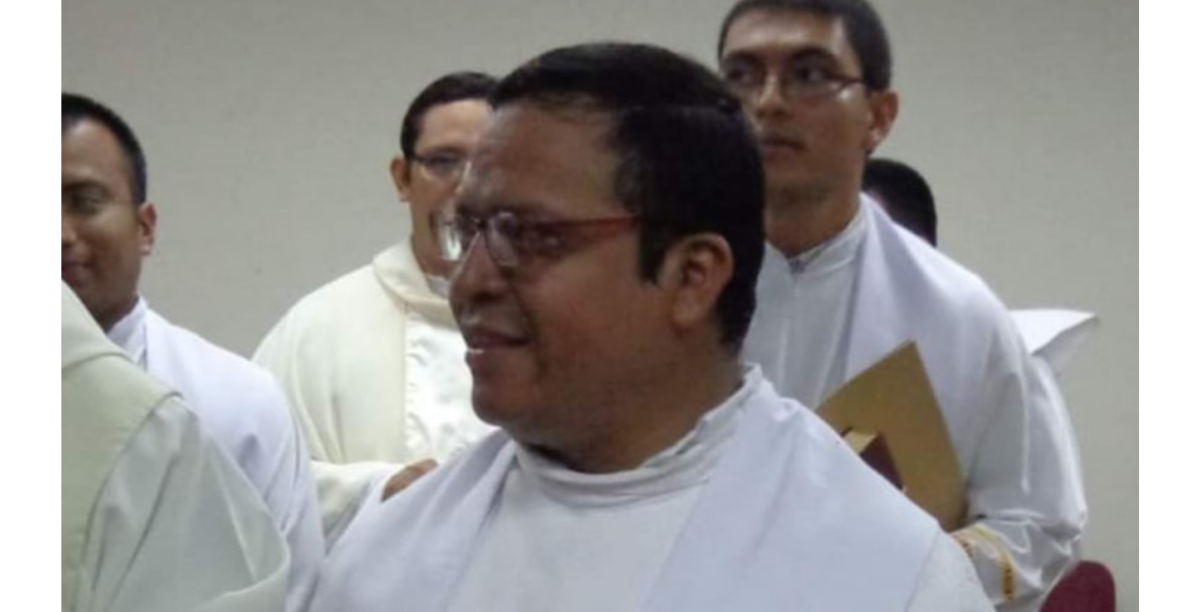 padre ricardo cortez seminario romero, foto sem creditos