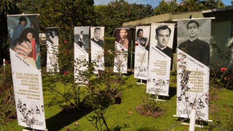 Madrid liberta o responsável pela morte de Ellacuría e dos seus companheiros jesuítas Na Universidade Centro-Americana, ‘O jardim das rosas’ recorda o lugar onde aconteceu os assassinatos (Centro Monsenor Romero)