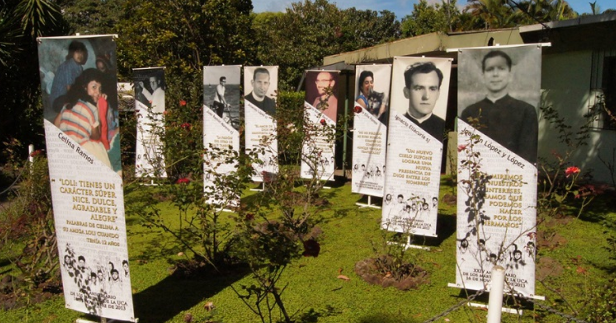 Cópia de Na Universidade Centro-Americana, ‘O jardim das rosas’ recorda o lugar onde aconteceu os assassinatos (Centro Monsenor Romero) Na Universidade Centro-Americana, ‘O jardim das rosas’ recorda o lugar onde aconteceu os assassinatos (Centro Monsenor Romero)