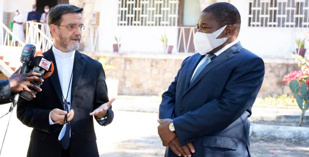 bispo pemba com presidente Filipe Nyusi, foto FB presidente bispo pemba com presidente Filipe Nyusi, foto FB presidente