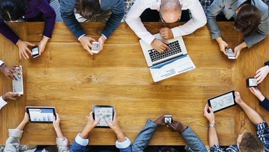 “Trabalho digital sim, mas digno”, pedem a LOC/MTC e a Práxis na Jornada Internacional dedicada ao tema