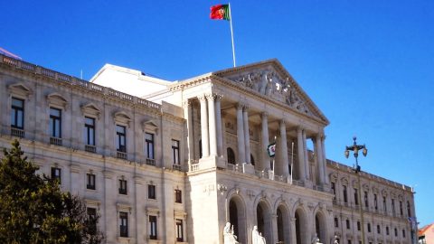 ‘l’ de lei – quando atrás da lei já não está um rosto Parlamento