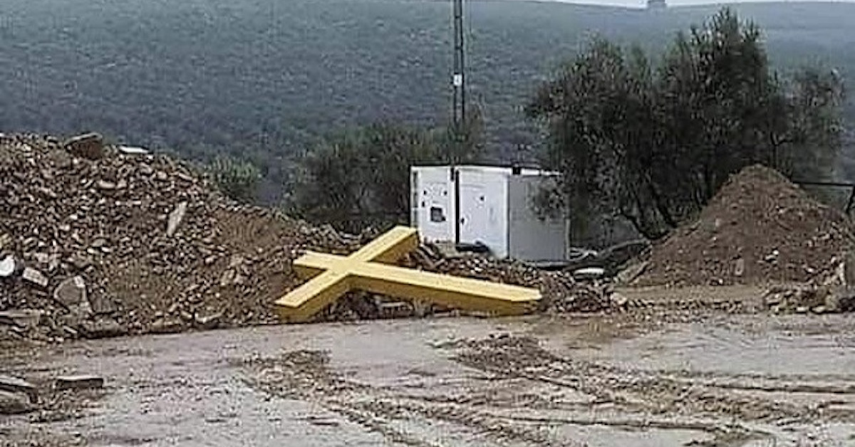 Cruz arrancada em Aguilar de la Frontera (Córdova). Foto_ Direitos reservados. Cruz arrancada em Aguilar de la Frontera (Córdova). Foto: Direitos reservados.