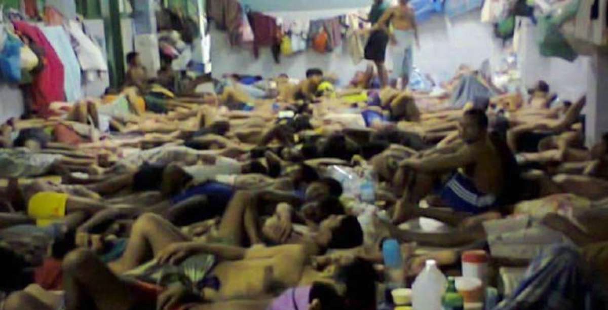 campo detencao bangiecoque uca news Centro de detenção sobrelotado em Banguecoque. Foto divulgada por um detido em Janeiro de 2020 e reproduzida na notícia da UCA News.