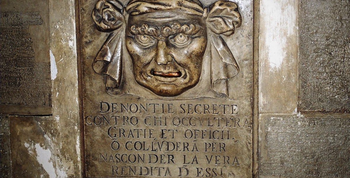 placa de uma caixa no palácio Ducal, em Veneza, Foto Miguel Veiga