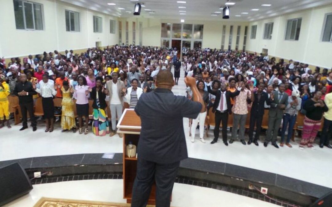 IURD de Angola declarou independência e Estado expulsou 112 missionários brasileiros