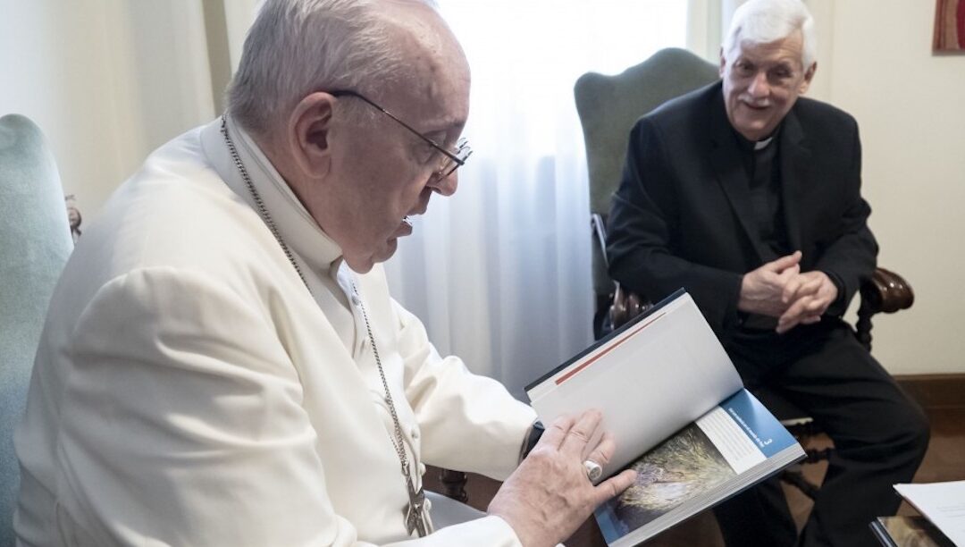 Um livro do geral dos jesuítas para fazer perguntas sobre Deus e sobre o mundo