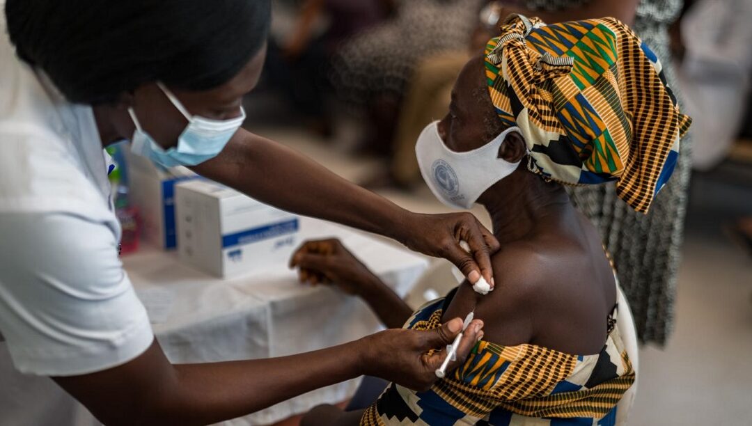 Bispos europeus e africanos apelam a “acesso justo e universal” a vacinas