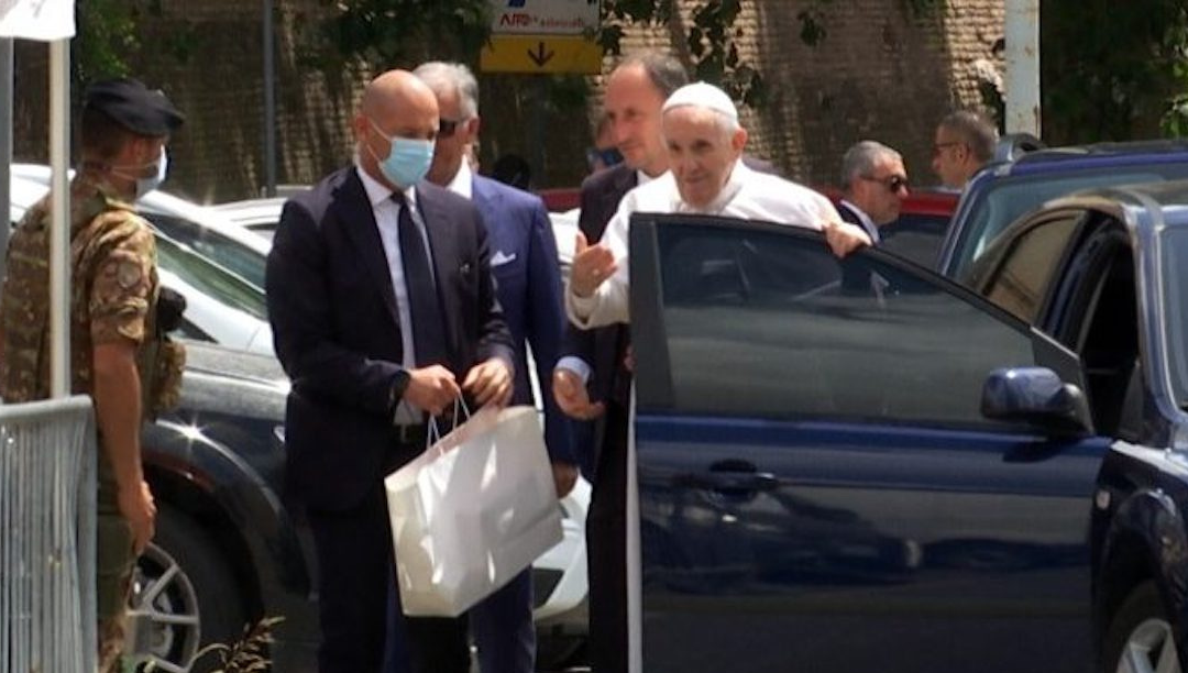 Papa saiu do hospital. E isso pode significar o princípio do fim do pontificado?