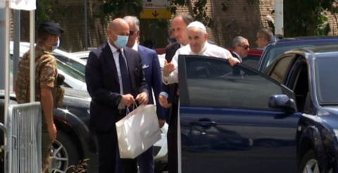 Cópia de O Papa Francisco a deixar o Gemelli Foto © Vatican News