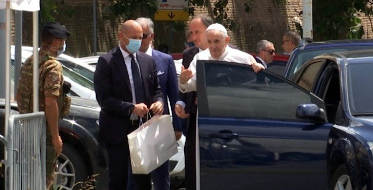 Cópia de O Papa Francisco a deixar o Gemelli Foto © Vatican News