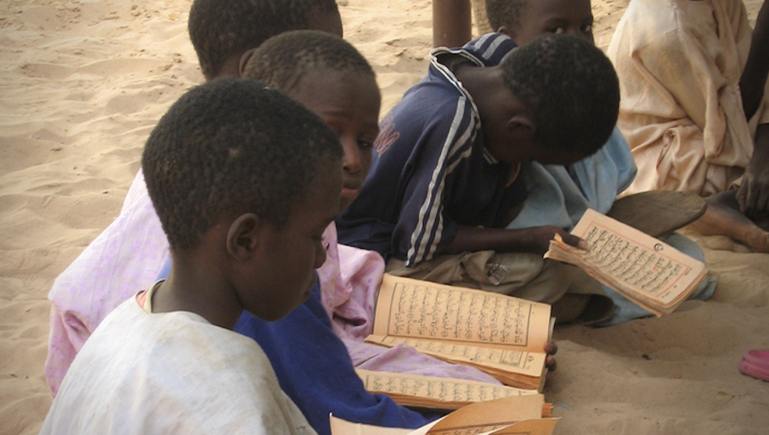 Senegal recruta professores para escolas corânicas para evitar tráfico e mendicidade de crianças