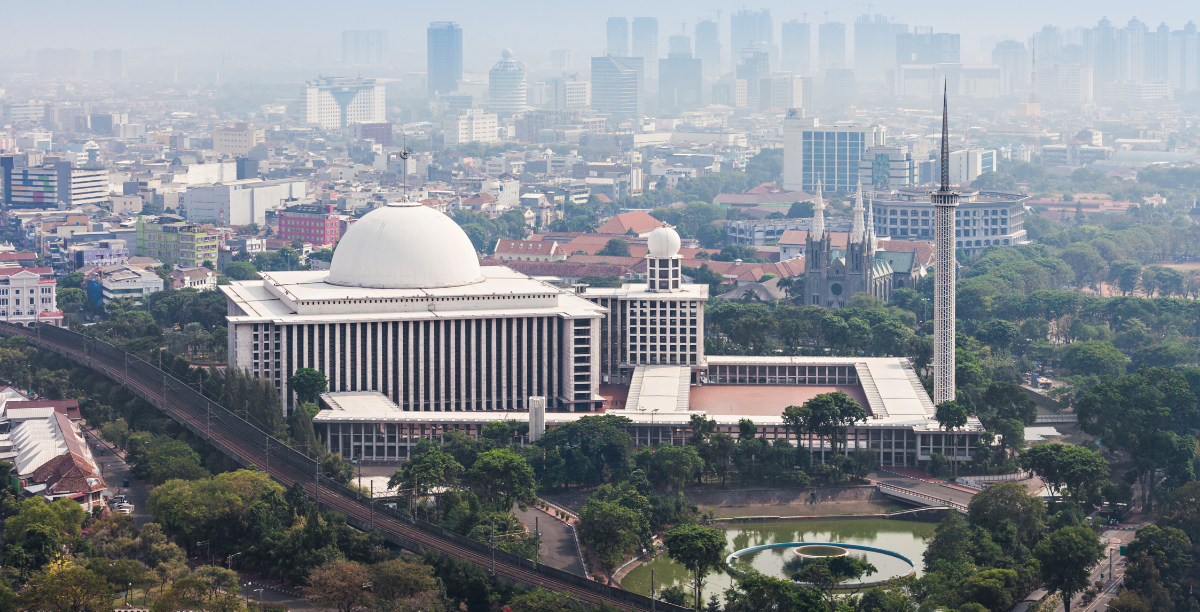 Cópia de mesquita istiqlal jacarta, foto andrey khrobostov