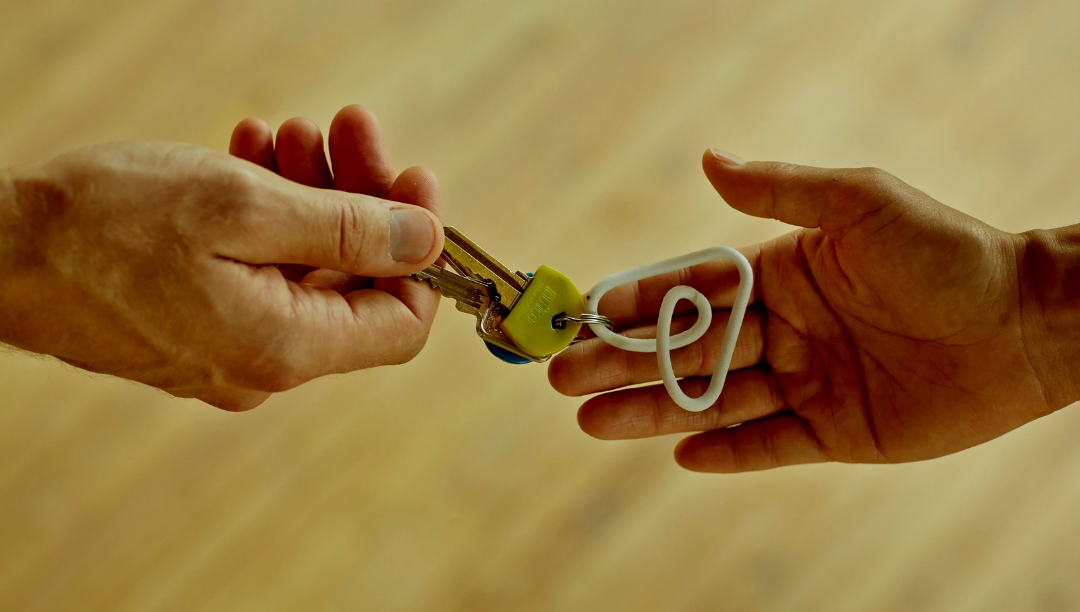 Airbnb acolhe 20 mil refugiados afegãos