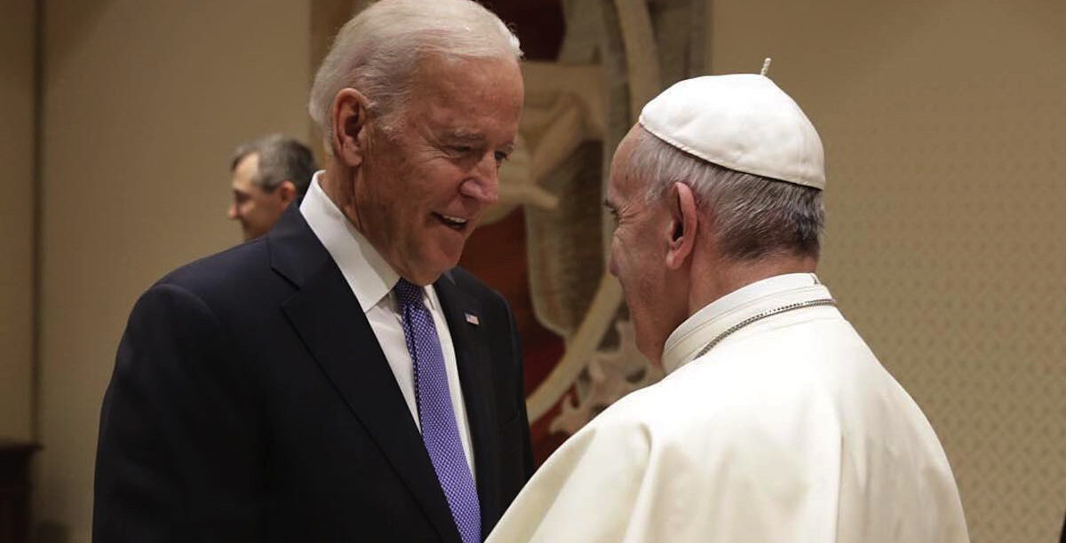 Joe_Biden_and_Franciscus_-_2016 2