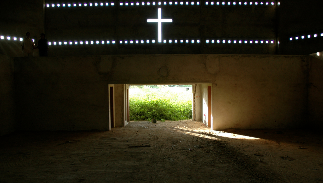 Perseguição religiosa diminuiu, mas restrições dos governos estão no nível mais elevado