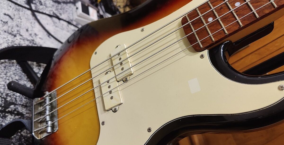 Body_of_Hohner_bass_guitar_LX90B