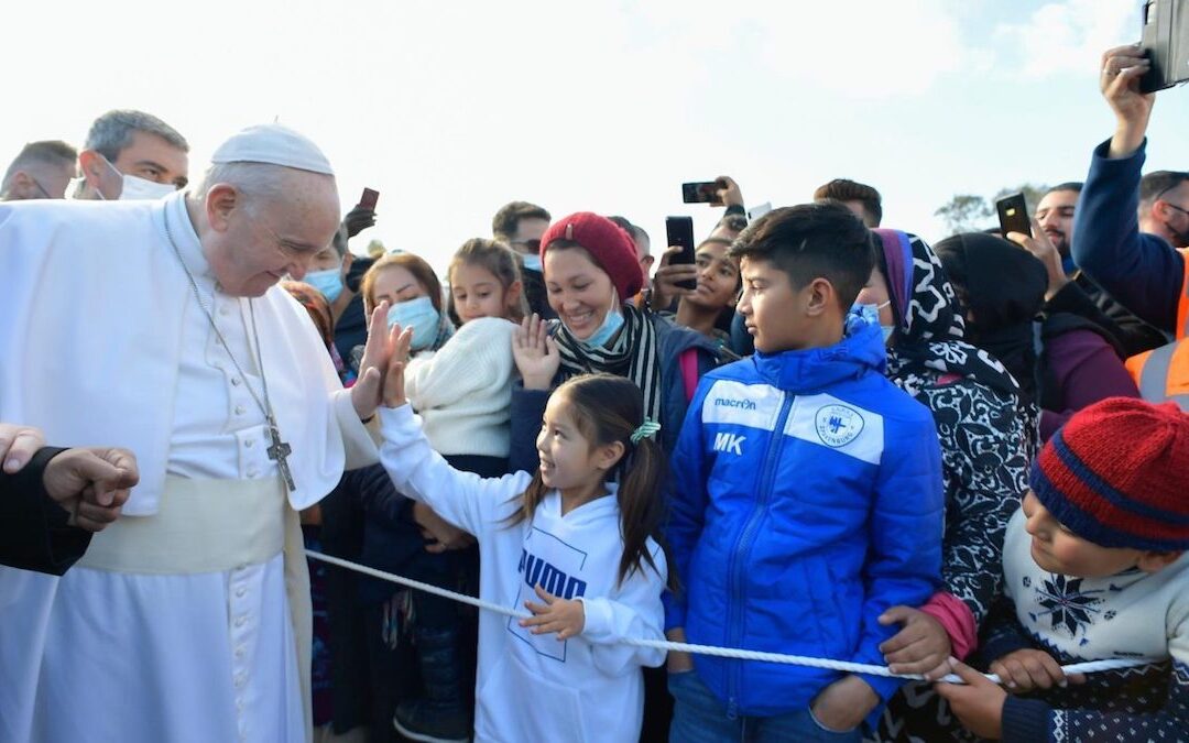 Papa condena em Lesbos o “naufrágio de civilização”