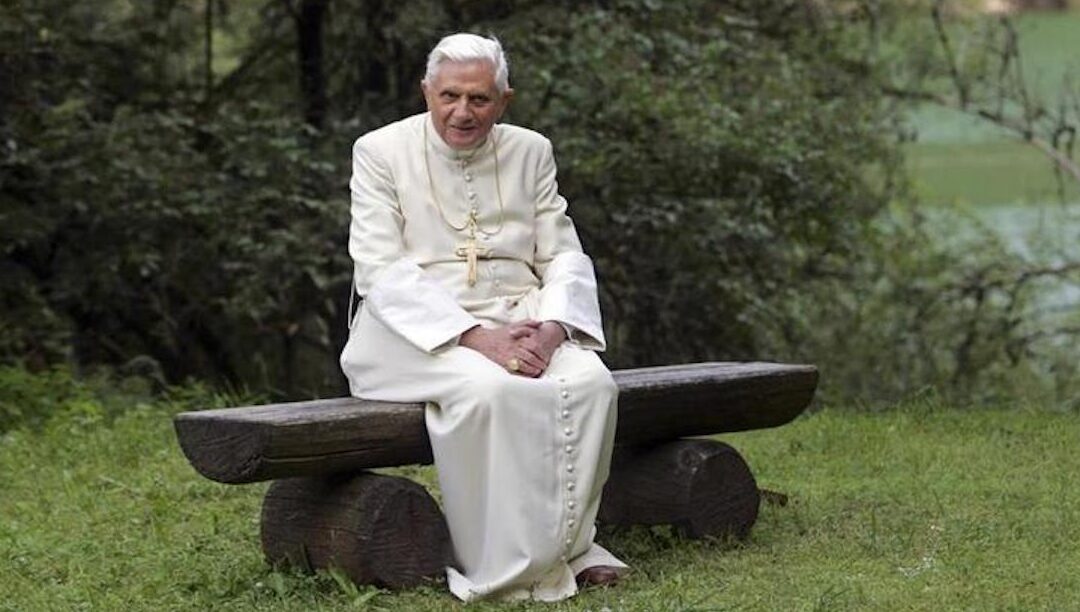Morreu Bento XVI, o papa “ortodoxo” que abdicou do ministério