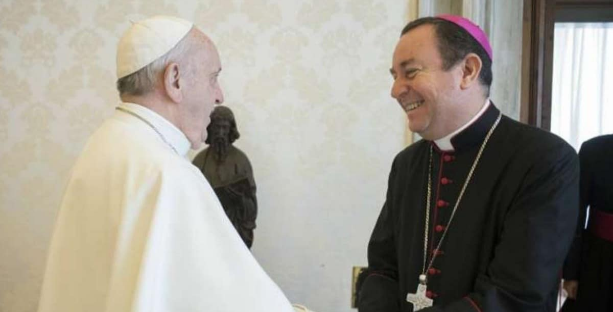 bispo Gustavo Zanchetta em encontro com o papa francisco, no vaticano foto vatican media (1200 × 612 px) bispo Gustavo Zanchetta em encontro com o papa francisco, no vaticano foto vatican media