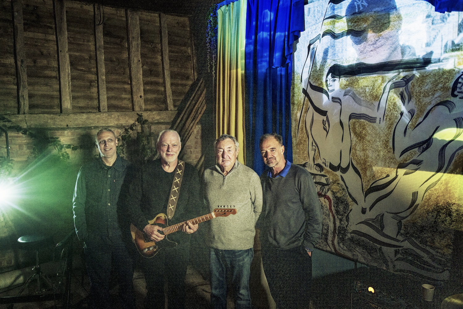 David Gilmour e Nick Mason ladeados por Nitin Sawhney e Guy Pratt. Foto: Direitos reservados.