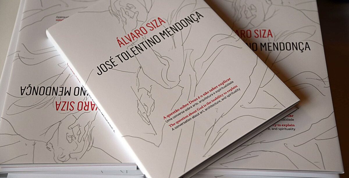 Siza Tolentino O livro de diálogos entre Álvaro Siza e Tolentino Mendonça. Foto © Irmandade dos Clérigos/Direitos reservados.