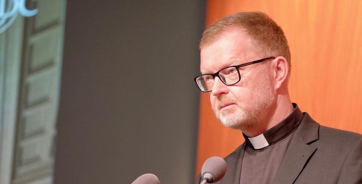 Abusos-Hans Zollner O padre jesuíta Hans Zollner, responsável da Protecção de Crianças no Vaticano, no colóquio organizado pela Comissão Independente para o Estudo dos Abusos Sexuais Contra as Crianças na Igreja Católica Portuguesa, na Fundação Calouste Gulbenkian em Lisboa, 10 de Maio 2022. Foto © Ecclesia/HM
