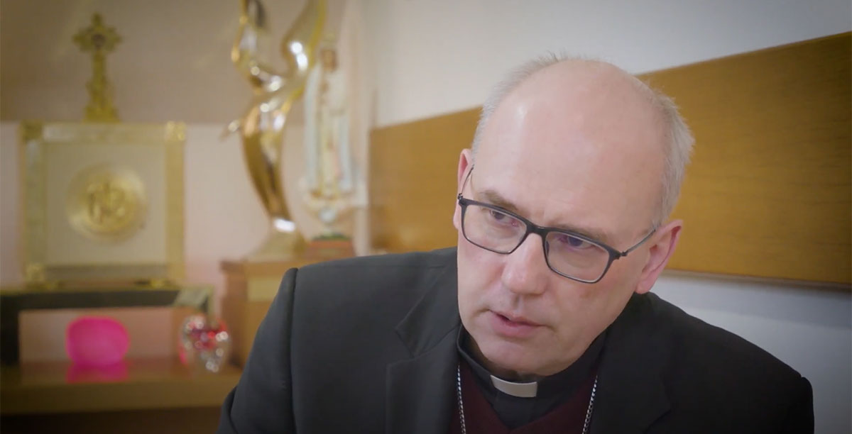 D. Radoslaw Zmitrowicz, bispo de Kamyanets-Podilskyi, Ucrânia. Foto: Captura de ecrã