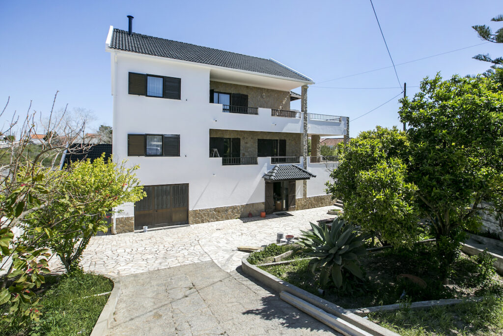 A casa da Charneca está a ser preparada para acolher, a partir de junho, famílias ucranianas a médio-longo prazo. Foto © Companhia de Jesus.